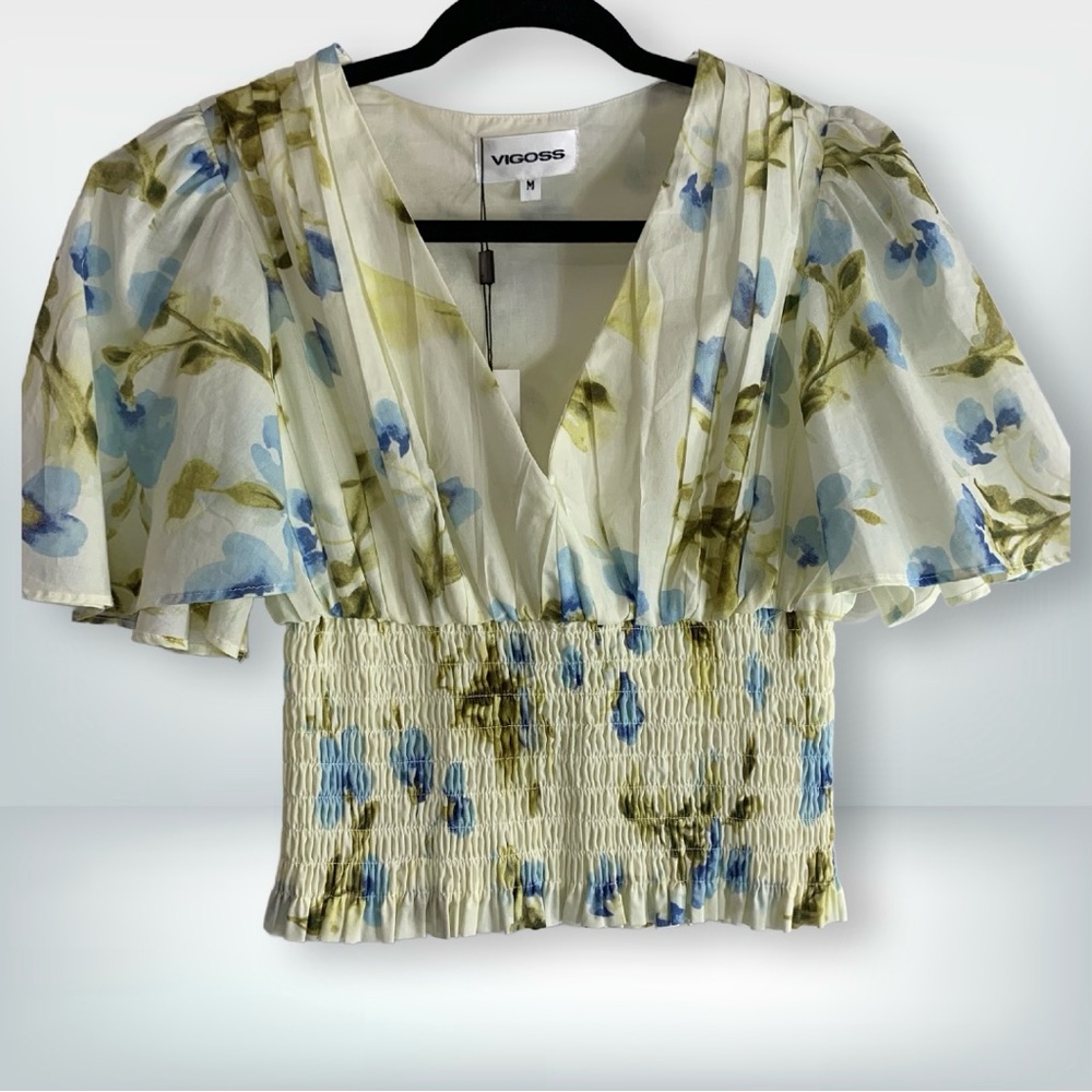 NWT Vigoss Floral Smocked Waist Flutter Sleeve Ivory Blue Floral Blouse, size M
